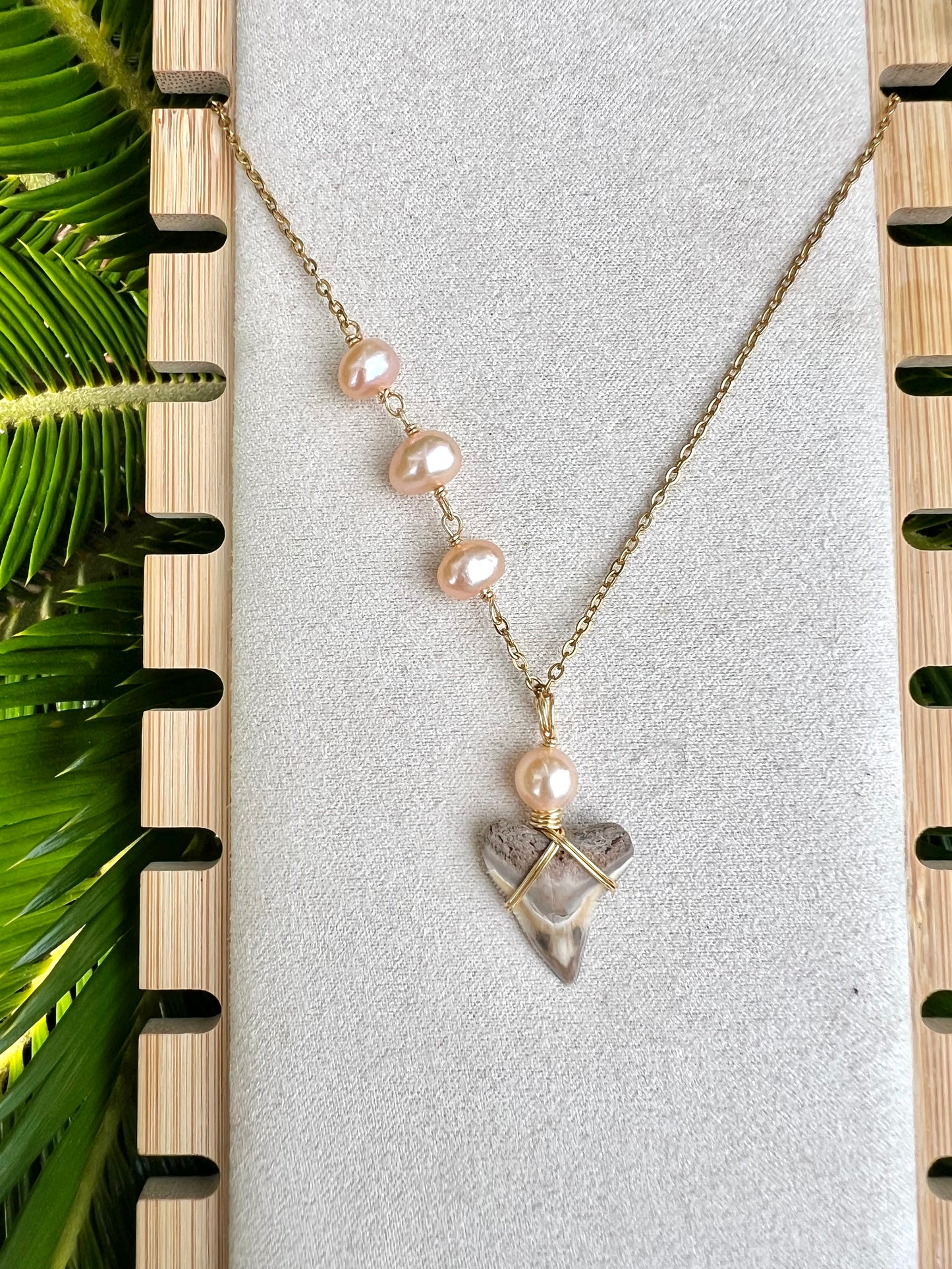 Salt & Pearl - Carolina Cream Bull Shark Tooth Necklace with Peach Freshwater Pearls (gold)