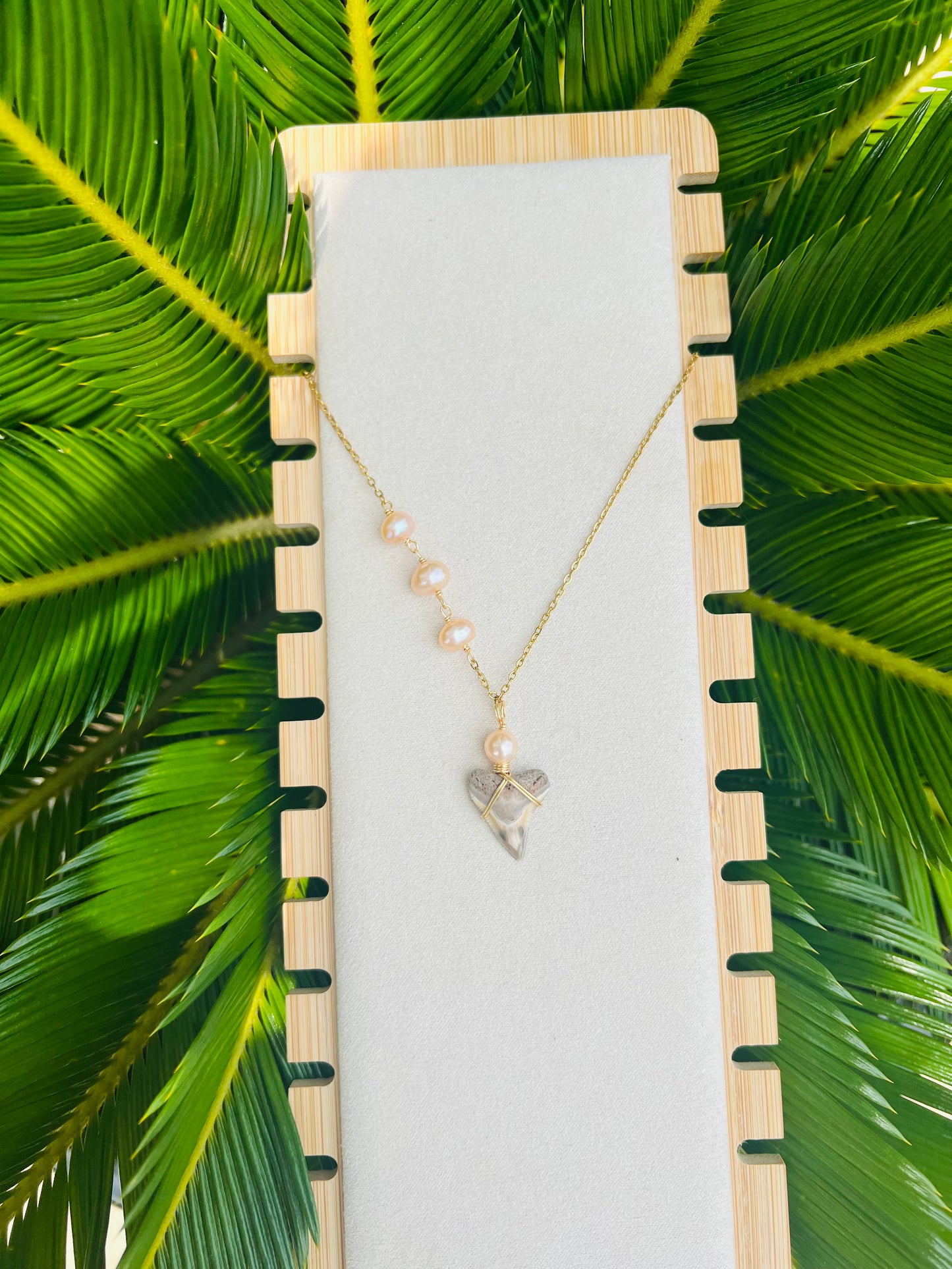 Salt & Pearl - Carolina Cream Bull Shark Tooth Necklace with Peach Freshwater Pearls (gold)