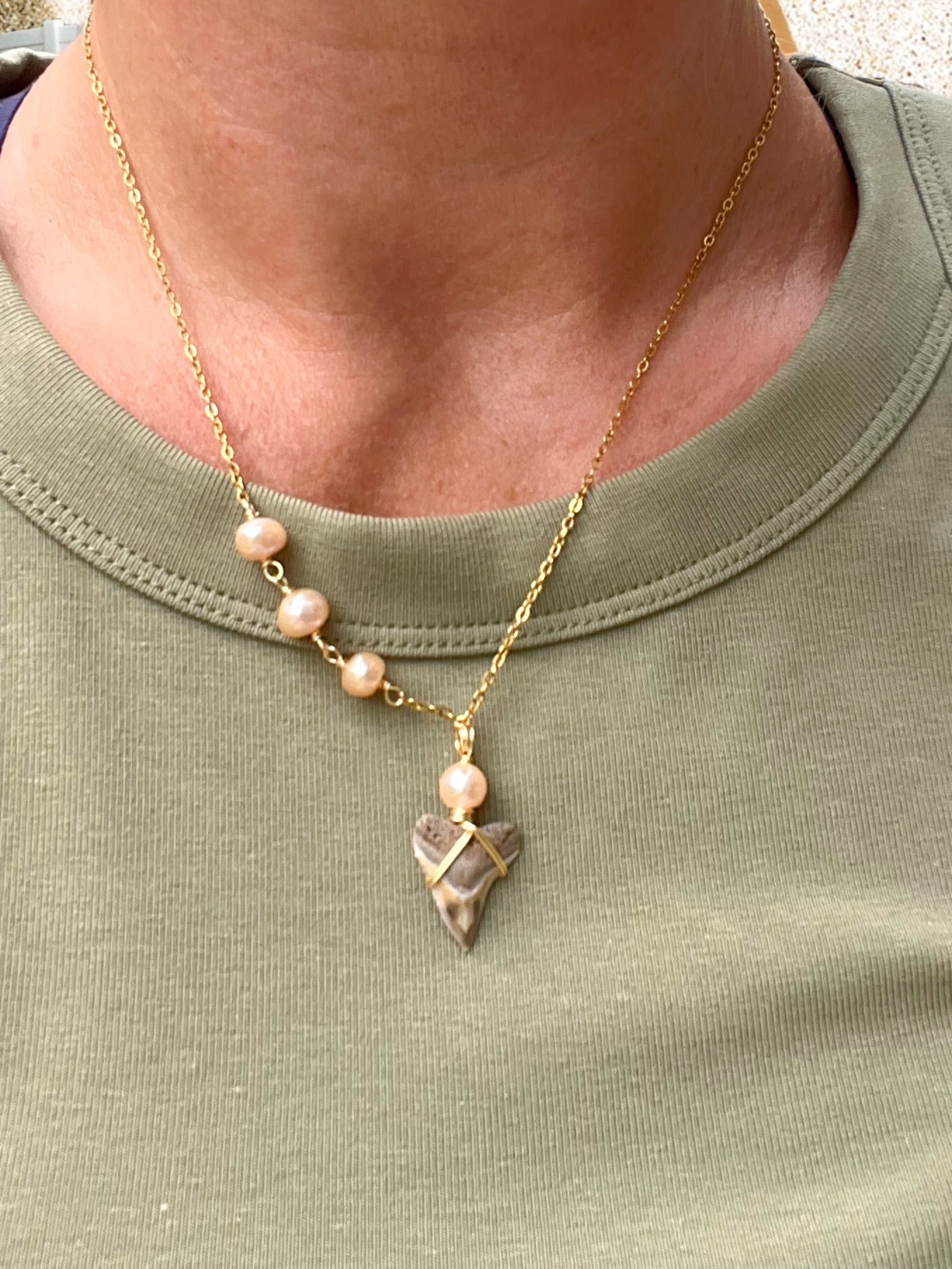 Salt & Pearl - Carolina Cream Bull Shark Tooth Necklace with Peach Freshwater Pearls (gold)