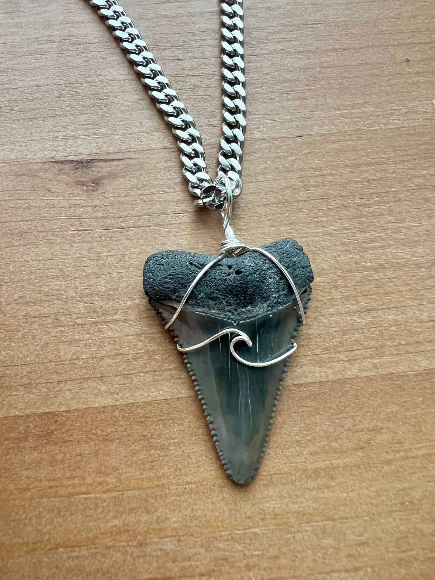 1.8” Stunning Great White with wave design