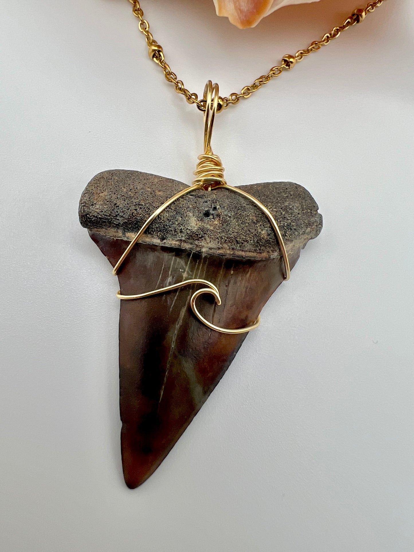 Rich Chocolate Hastalis with Gold Wave Design