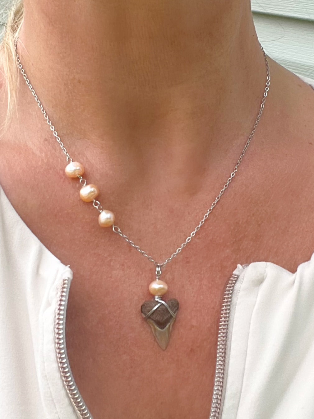 Salt & Pearl - Carolina Cream Bull Shark Tooth Necklace with Peach Freshwater Pearls (silver)
