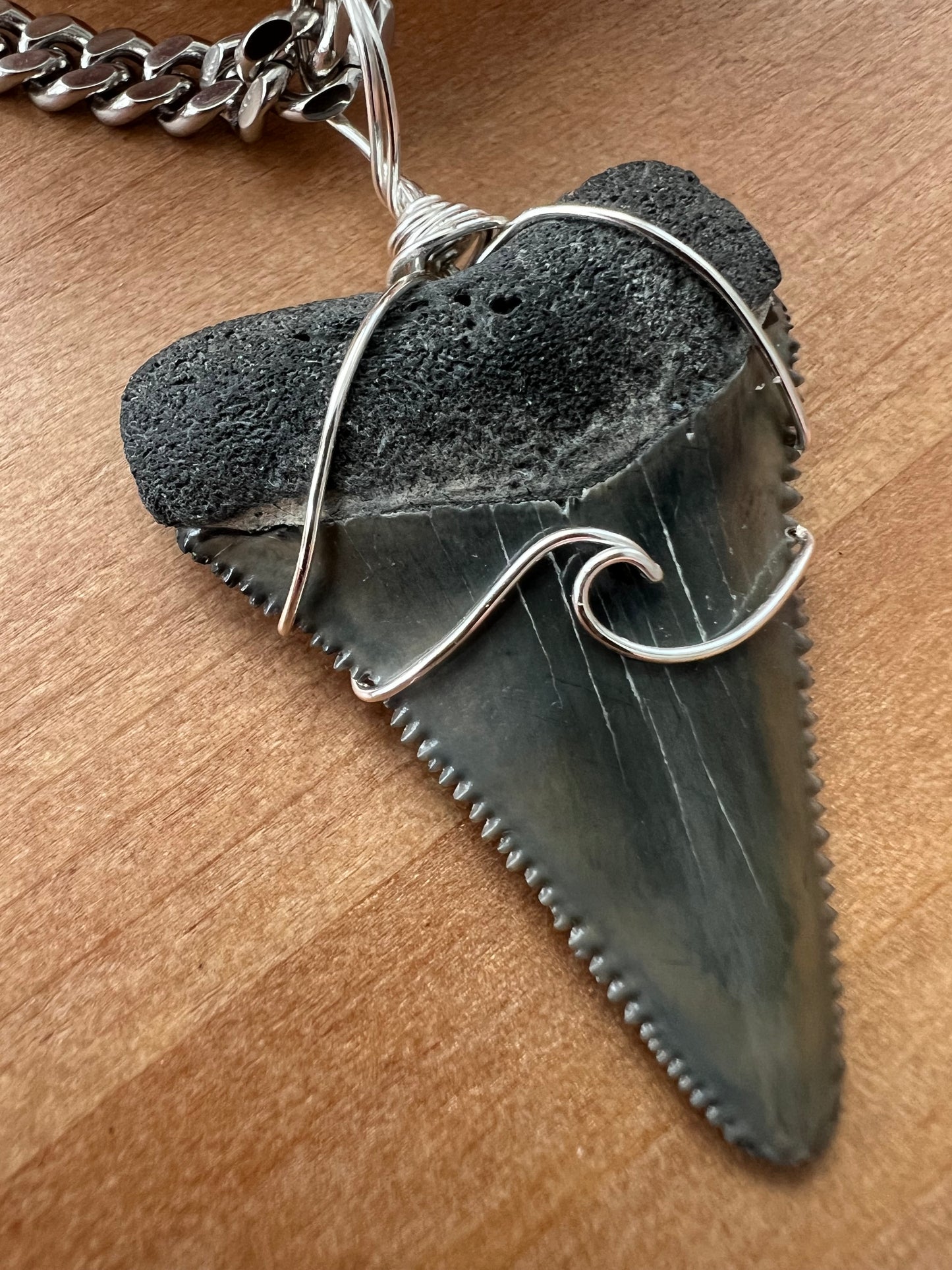 1.8” Stunning Great White with wave design