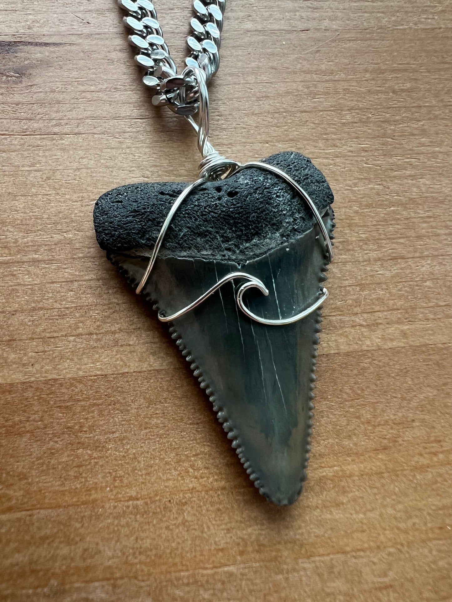 1.8” Stunning Great White with wave design