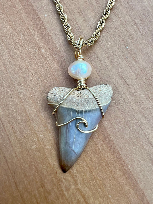 Stunning Purple Mako with Silver Sheen+ peach freshwater pearl