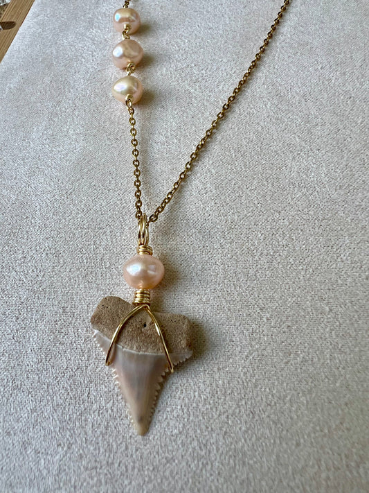 Salt & Pearl - Carolina Cream Great White Shark Tooth with Peach Pearls- Gold