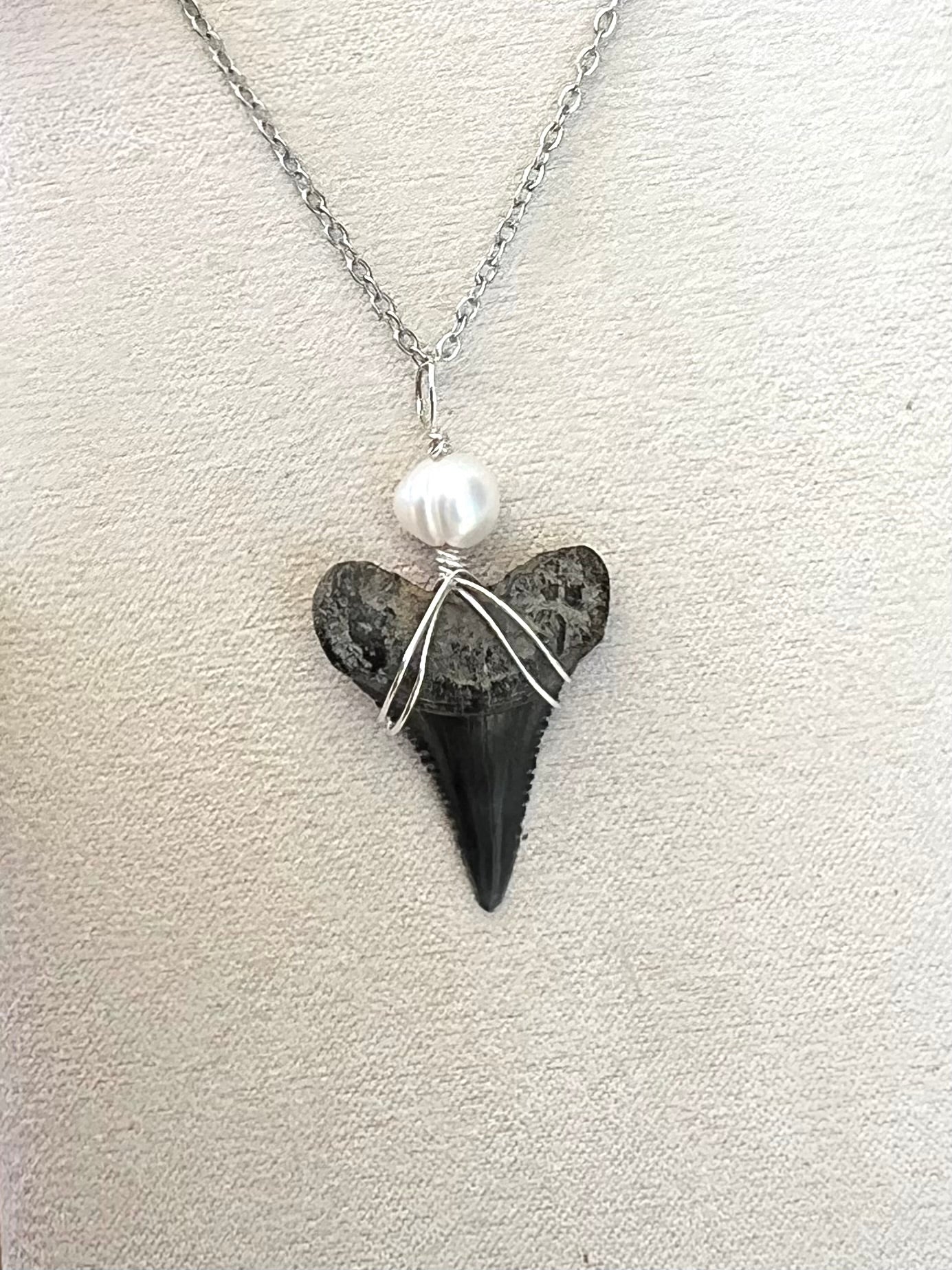 The Rip - Great White with Pearl