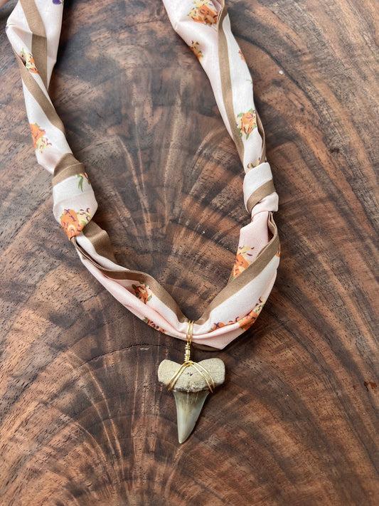 Mako Scarf necklace